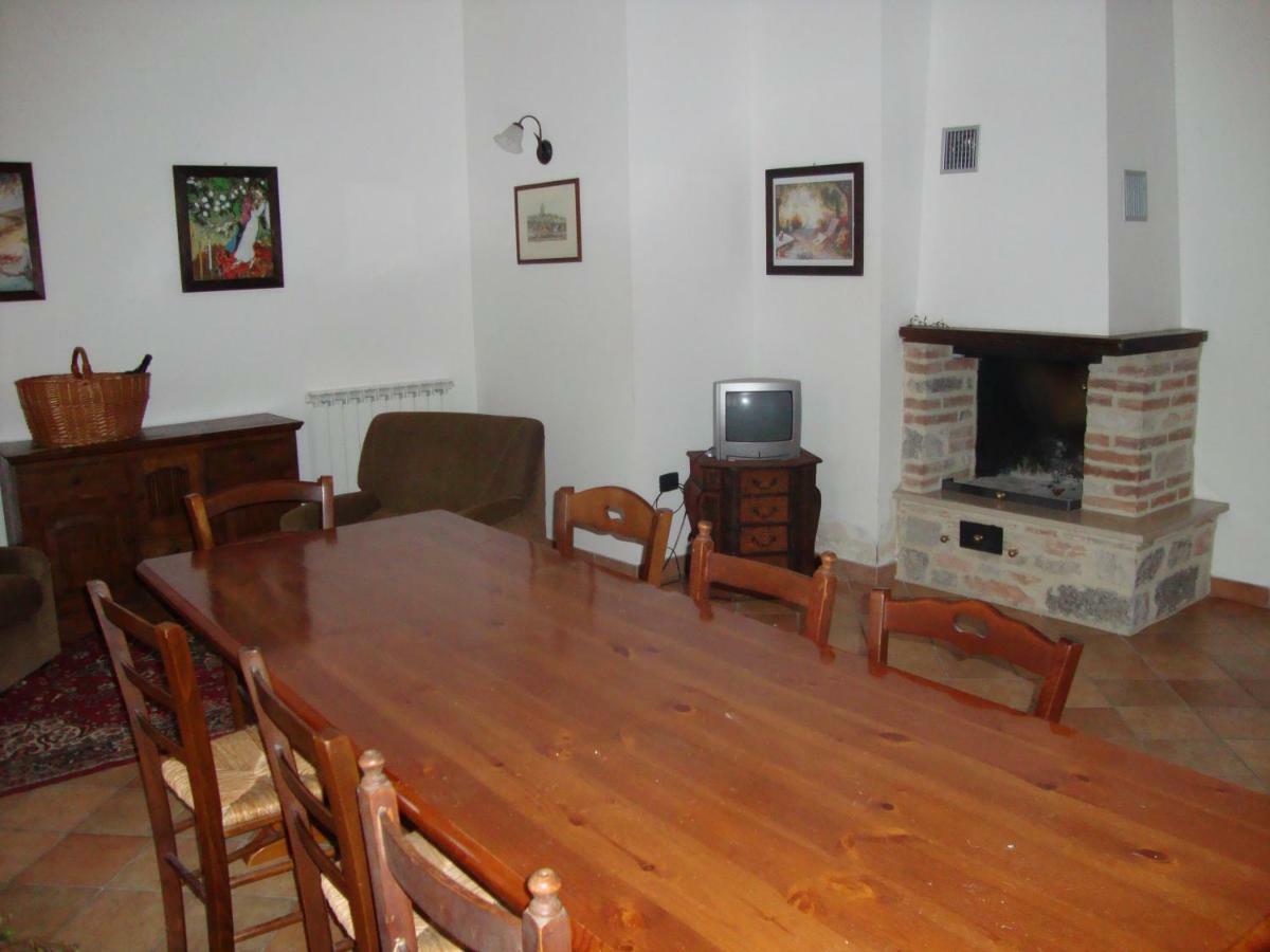Fossato di Vico Residenza Le Querce Trilocaleヴィラ エクステリア 写真