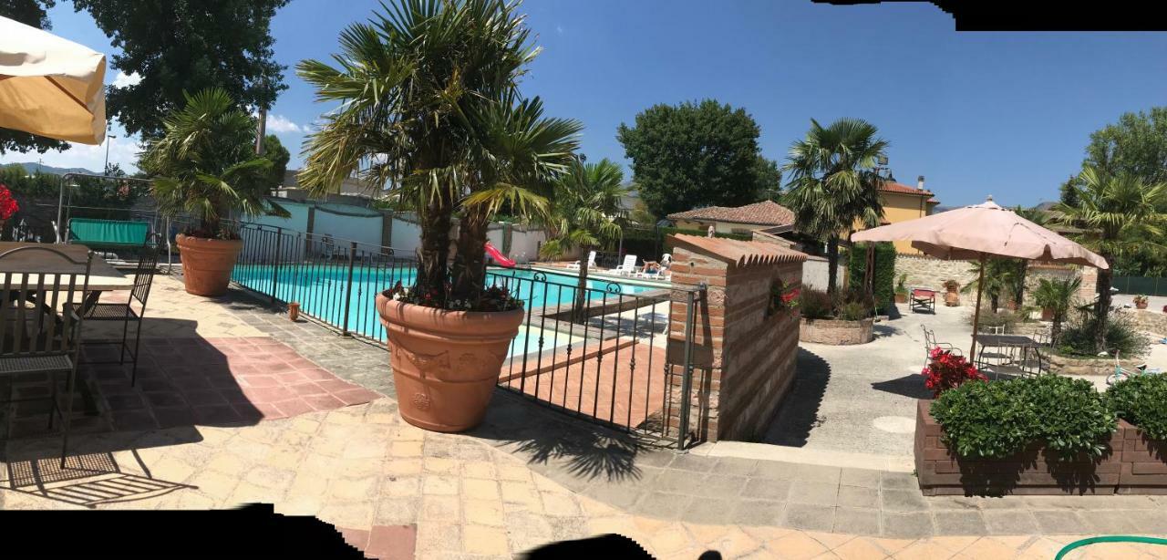 Fossato di Vico Residenza Le Querce Trilocaleヴィラ エクステリア 写真
