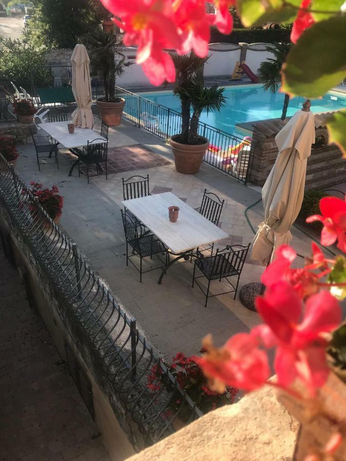 Fossato di Vico Residenza Le Querce Trilocaleヴィラ エクステリア 写真
